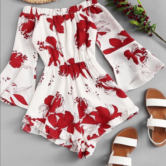 Pants - 💥1️⃣ Small LEFT‼️ Floral bell sleeve romper💥